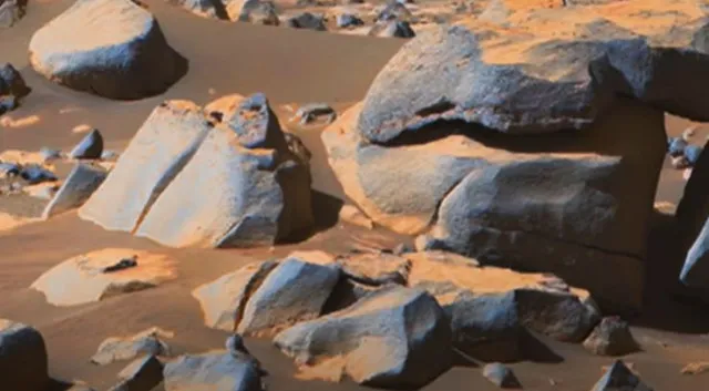 ufo hunter baffled after finding a human figure on mars 10435
