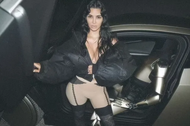 kim kardashian stuns fans after posing for bizarre photo shoot with elon mu 10579