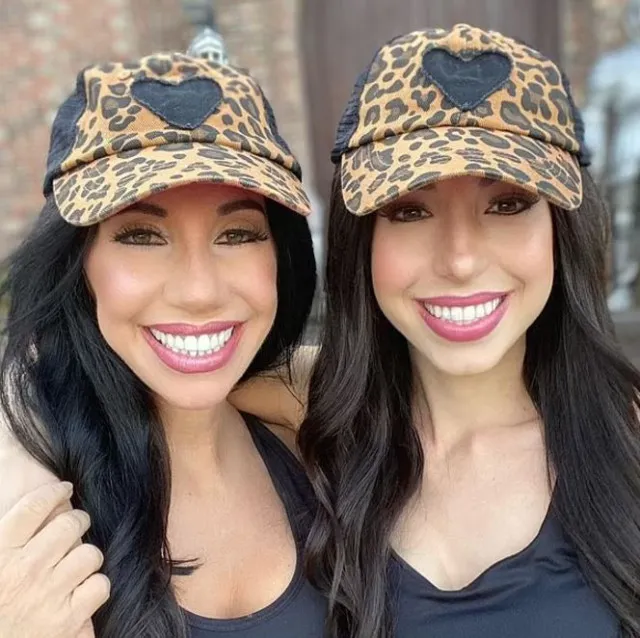 daughter and mother look so alike that people believe they had lastic surge 10767