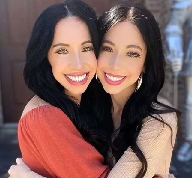 daughter and mother look so alike that people believe they had lastic surge 10768
