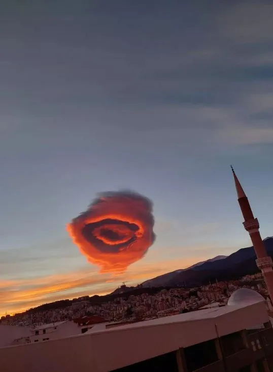 viewers spark dark theory as ufo-like cloud is spotted in the sky 10754