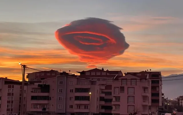 viewers spark dark theory as ufo-like cloud is spotted in the sky 10755