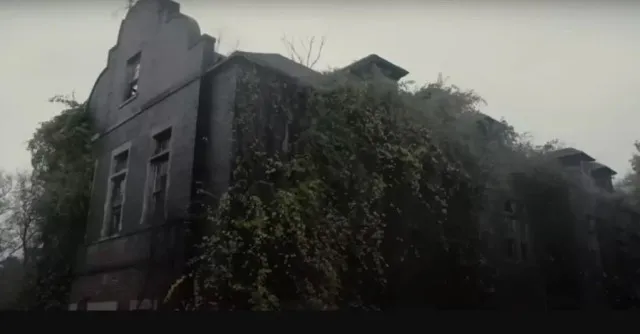 youtubers have nightmares for weeks after encountering a ghost in an asyl 10723