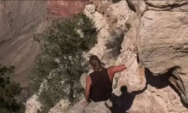 man falls 100ft grand canyon while seeking better view 10844