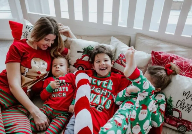 mum faces backlash for criticizing wearing pyjamas on christmas fay 10848