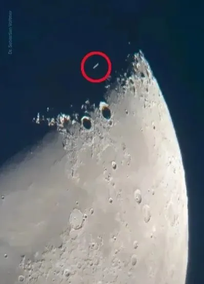 astronomer stuns viewers by sharing video of mysterious ufo flying across t 11026