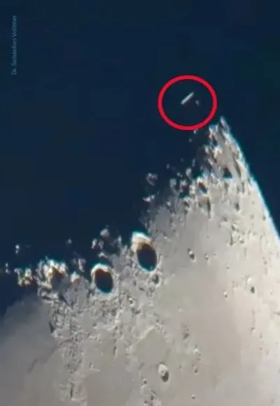 astronomer stuns viewers by sharing video of mysterious ufo flying across t 11028