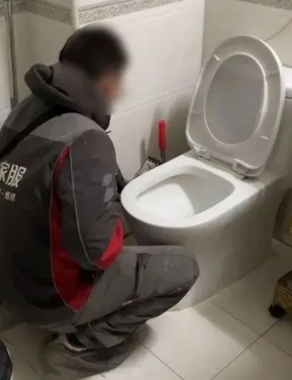 couple stunned after six months of drinking toilet water without realizing 11034