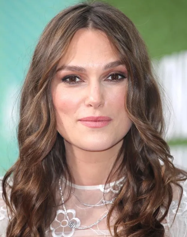 johnny depp reflects on awkward on-screen kiss with keira knightley 10947