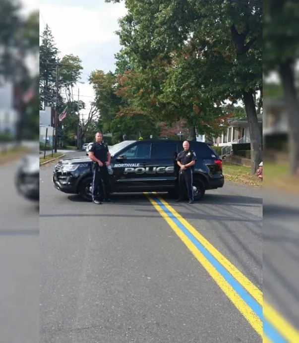 people are just realizing the meaning of the blue line painted on the stree 11428
