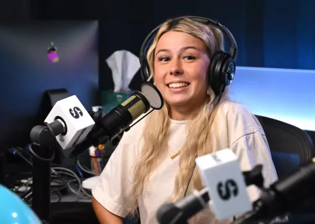 hawk tuah girl faces backlash after being accused of pump and dump as cry 11581