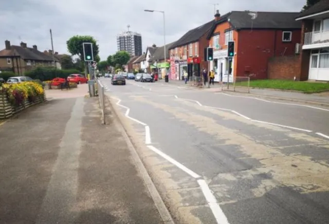 people are just realizing what white zig-zag lines on the road mean 11598
