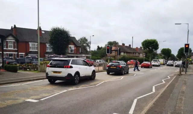 people are just realizing what white zig-zag lines on the road mean 11596