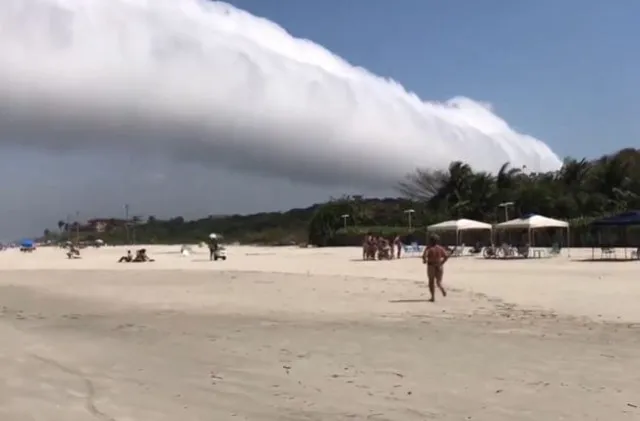 viewers baffled after captured strage cloud in sky 11512