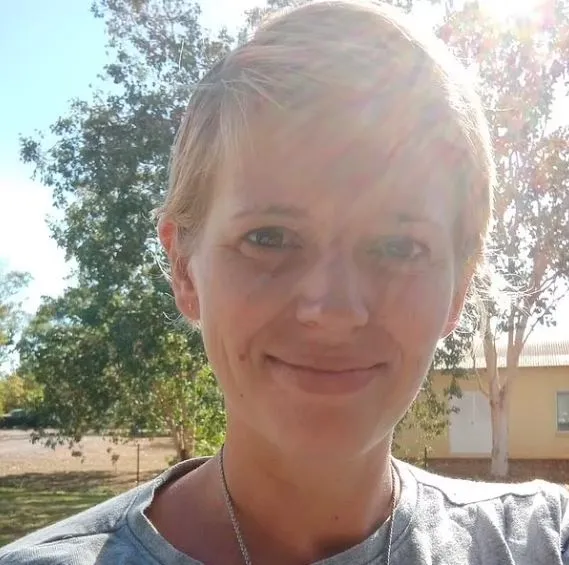single mum criticized for starting gofundme to build dream home 11617