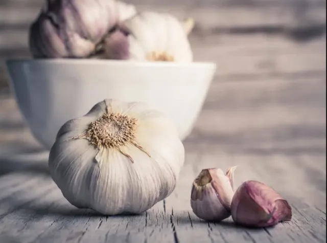 why do some people put garlic in their bags? 11773