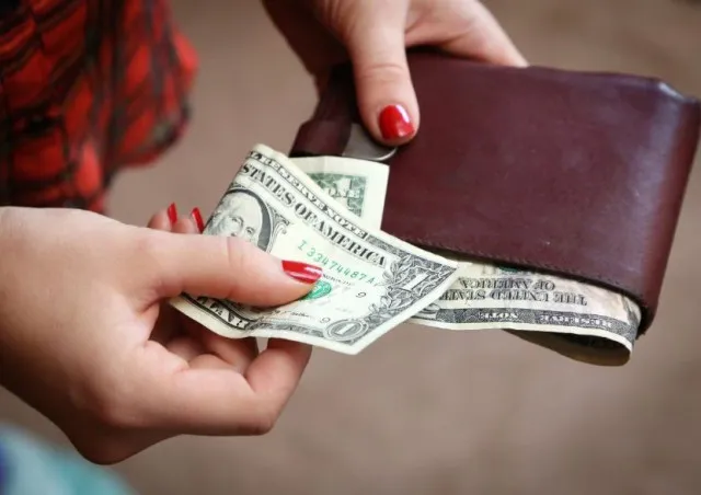 man demands tip refund after restaurant charges sdditional $20 11899