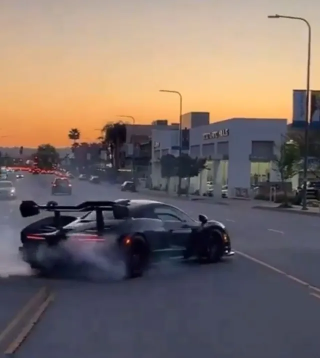 youtuber crashes $1.4 million mclaren senna while trying to impress crowd 12031