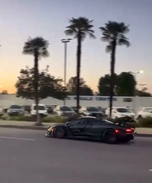 youtuber crashes $1.4 million mclaren senna while trying to impress crowd 12032