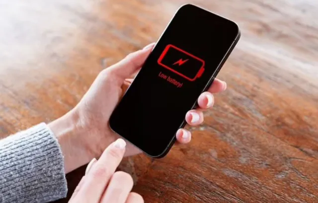 tech expert reveals hidden iphone setting that can double battery life 12100