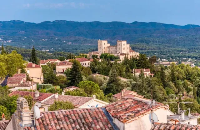 millionaire leaves huge fortune to entire hometown after death but only if 12211