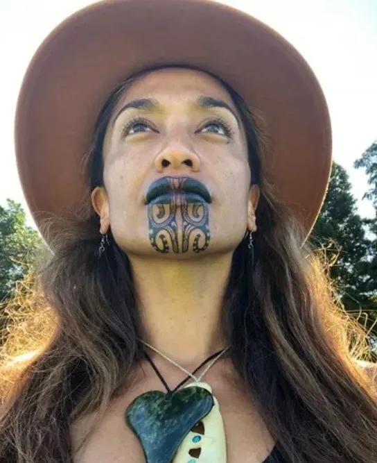 tv host responds strongly to viewer criticism over her māori face tattoo 12246