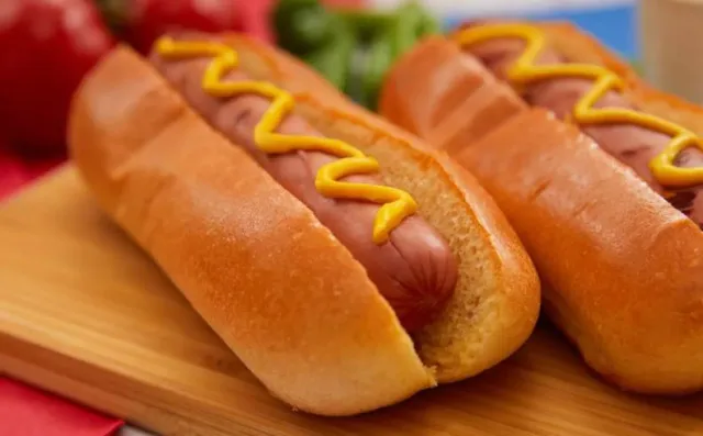 eating a hot dog could shorten your life by over half an hour 12354