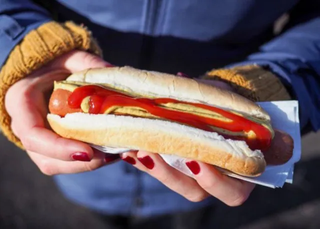 eating a hot dog could shorten your life by over half an hour 12352