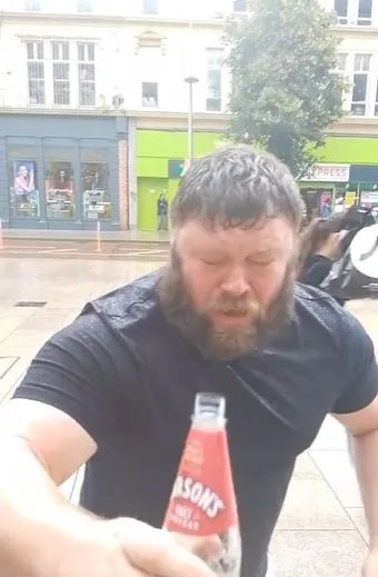man reveals thoughts behind crazy vinegar challenge. 12717