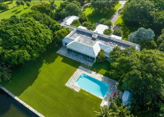 miami homeowner sues realtor for not disclosing jeff bezos was buyer of his 13052