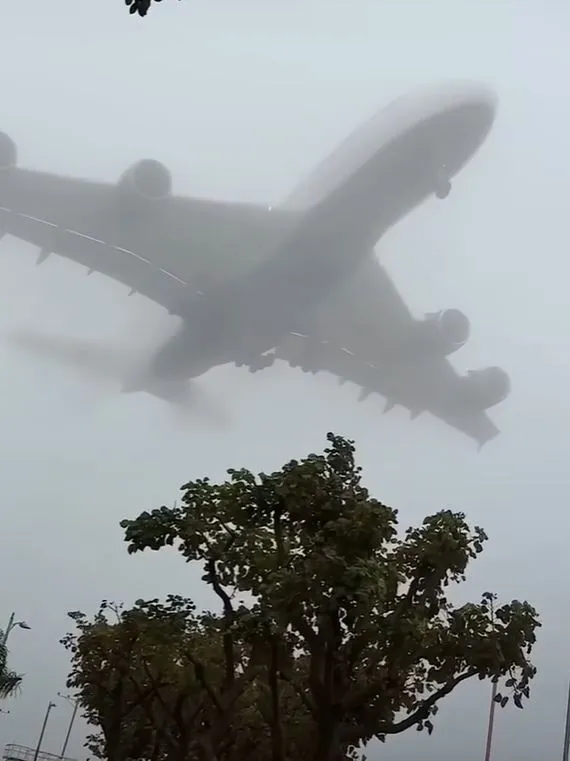 viewers discover a new phobia after seeing a huge plane in the sky 12984