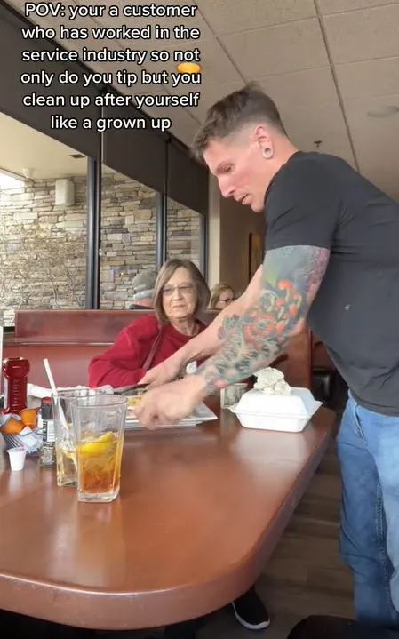 customer sparks debate after cleaning up for server at restaurant after eat 13098