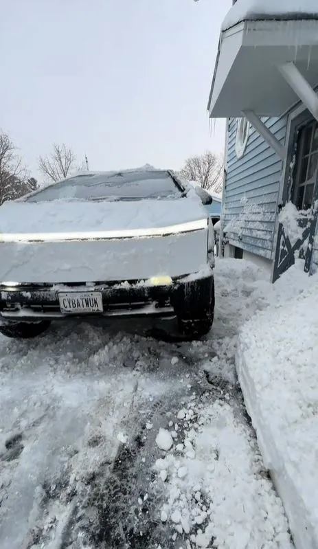 cybertruck drivers face ‘ice wall’ design flaw during first snowfall 13128