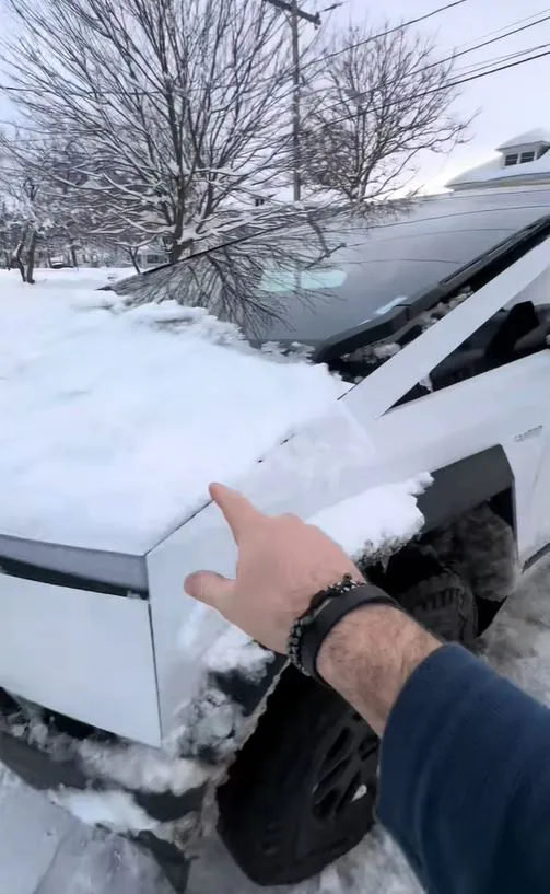 cybertruck drivers face ‘ice wall’ design flaw during first snowfall 13127