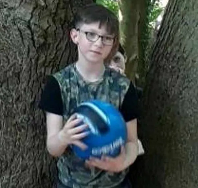 mother-of-two captures chilling photo of ghost child behind her son 13100