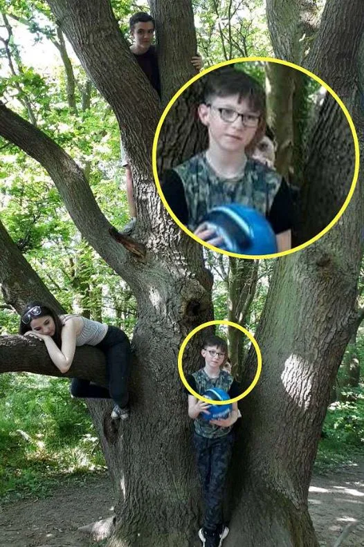 mother-of-two captures chilling photo of ghost child behind her son 13104