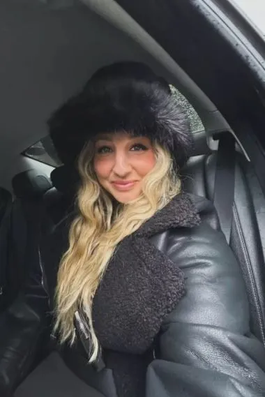boss responds to a gen z employees request to leave work early after she c 13258