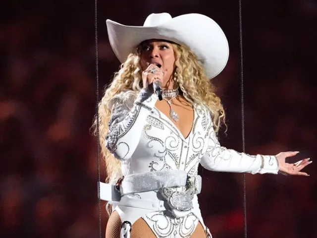 fans stunned after beyonce pulled a banned gesture during nfl halftime show 13151