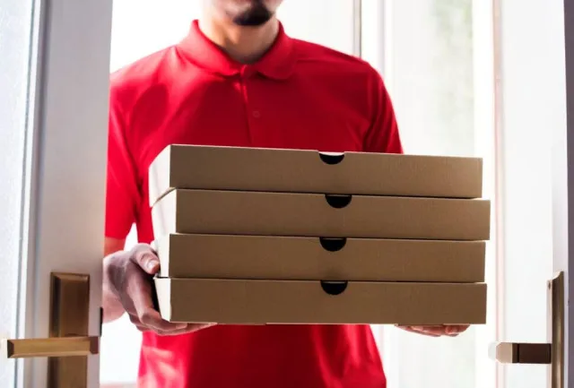 pizza delivery worker takes the life of a customer after she didn’t like th 13181
