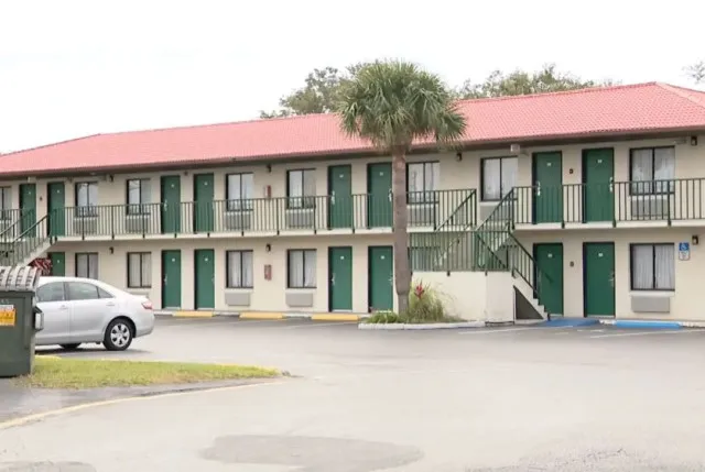 pizza delivery worker takes the life of a customer after she didn’t like th 13179