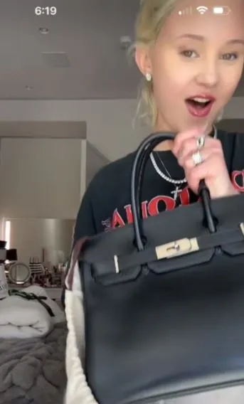 kourtney kardashian and travis barker spoil daughter alabama with $80k wort 13279