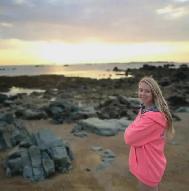people left cringing over woman’s disturbing wedding dress reflection 13305