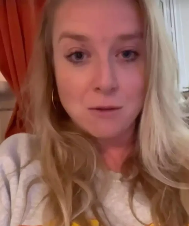 people left cringing over woman’s disturbing wedding dress reflection 13306