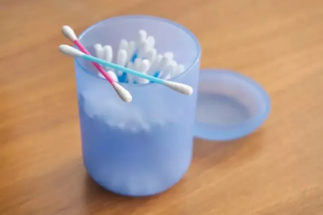 people baffled after realizing reason they never clean ears with cotton bud 13373