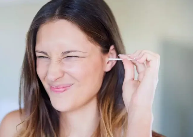 people baffled after realizing reason they never clean ears with cotton bud 13371