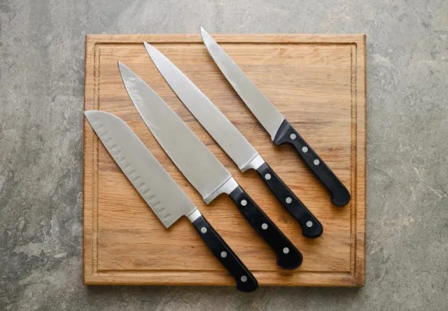 why dont mcdonalds employees use knives in their kitchens? 13362