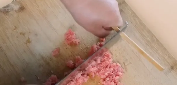 exact function of the small hole in the knife that only a few people know 13509