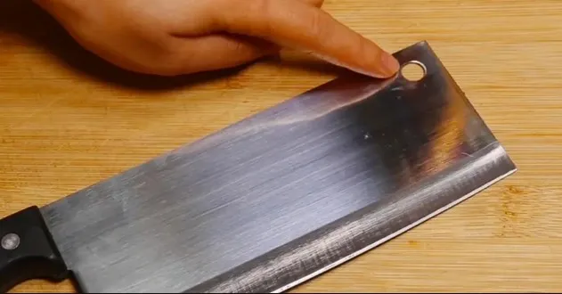 exact function of the small hole in the knife that only a few people know 13510