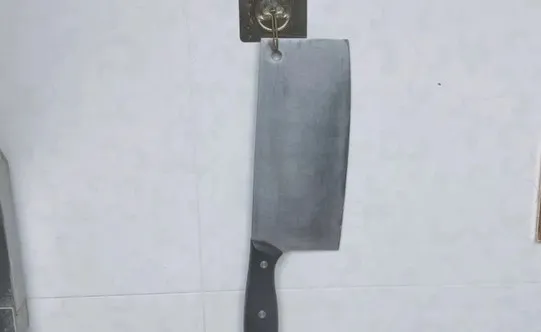 exact function of the small hole in the knife that only a few people know 13507