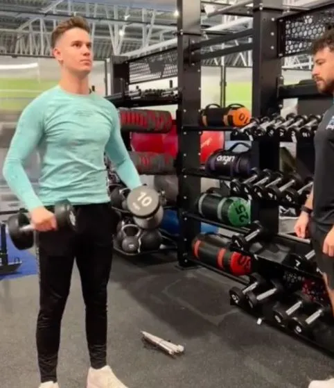 man gets kicked out of gym for being too strong 13529